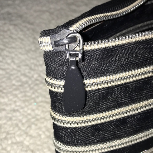 Zip-it Wristlet 🌸 - Picture 4 of 7